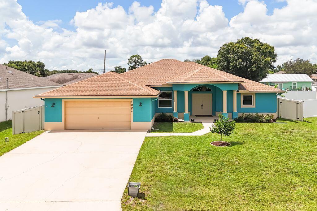 1002 SW Fisherman Avenue, Port St Lucie, FL, 34953/$488,000 2 1002 SW Fisherman Avenue