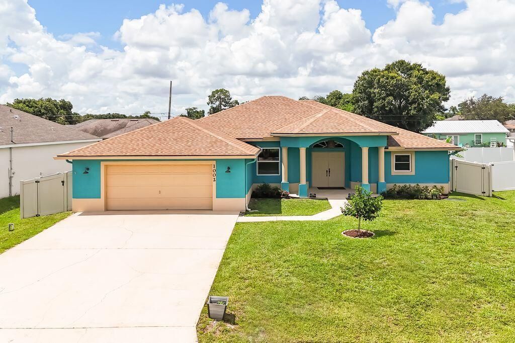 Photo of 1002 SW Fisherman Avenue, Port Saint Lucie, FL 34953 (MLS # R11102257)