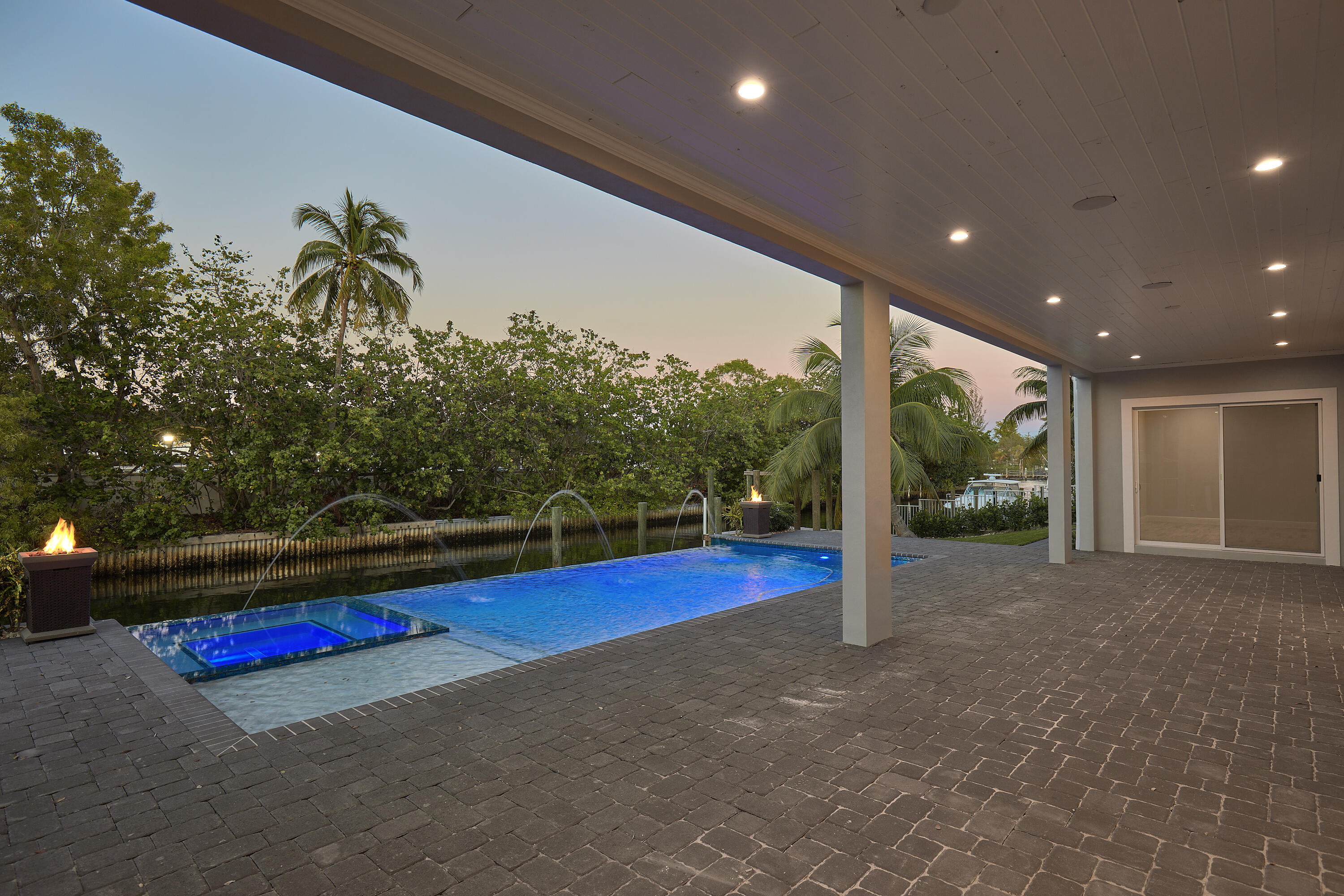 PIRATES COVE - Residential