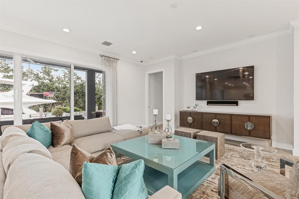 PIRATES COVE - Residential