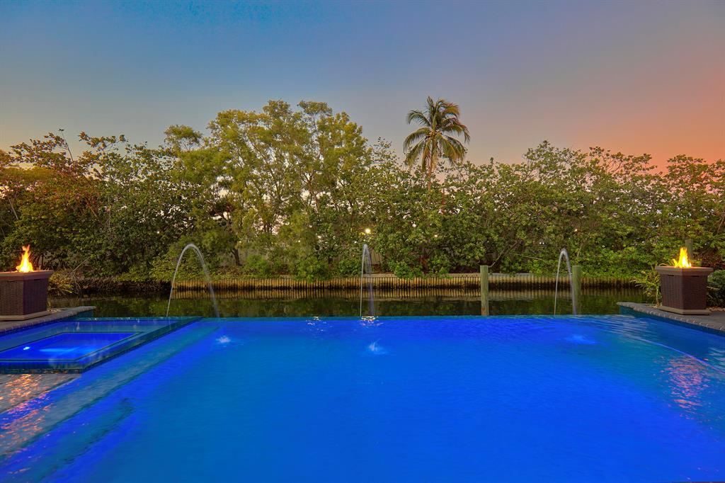 PIRATES COVE - Residential