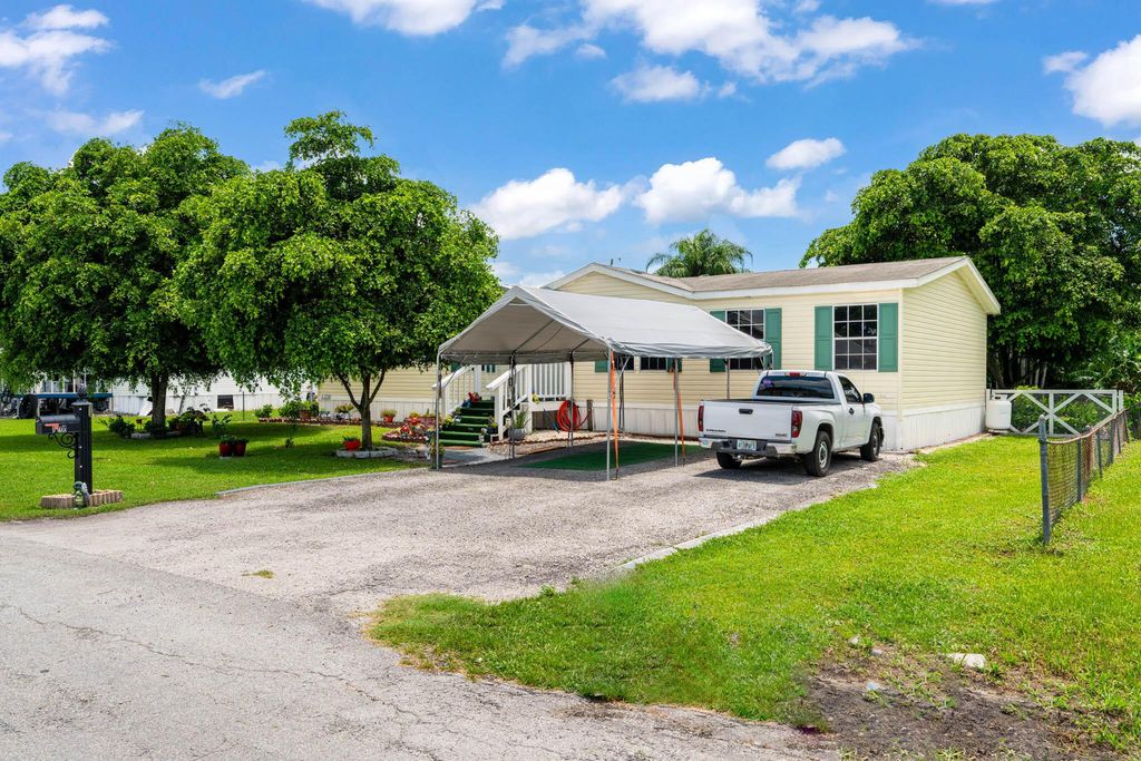 Photo of 1700 NE Avenue K Avenue, Belle Glade, FL 33430 (MLS # R11112666)