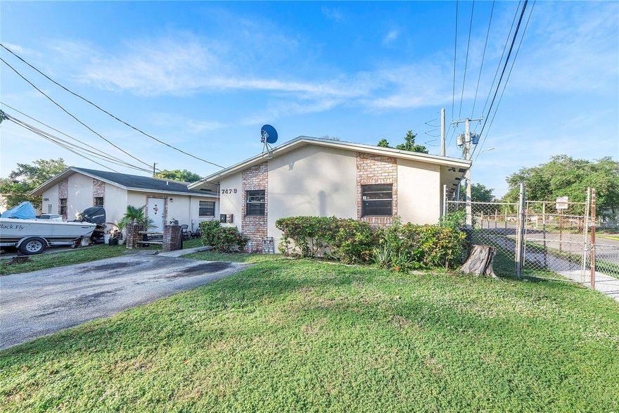 Quiet 2 bedroom, 1 bathroom unit nestled just South of Sunrise Boulevard and Carter park. Quick approval and move-in available.