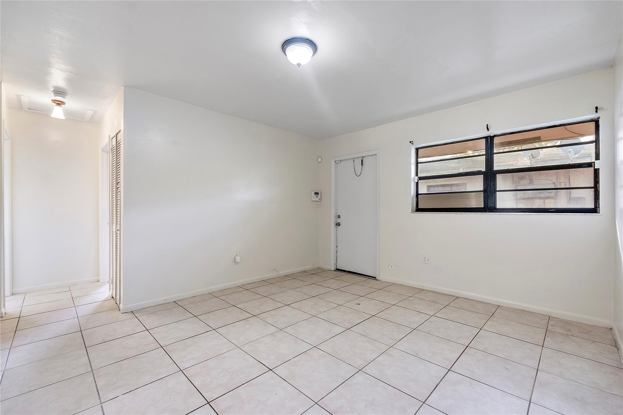 Lincoln Park Corr 5-2 B - Residential Lease