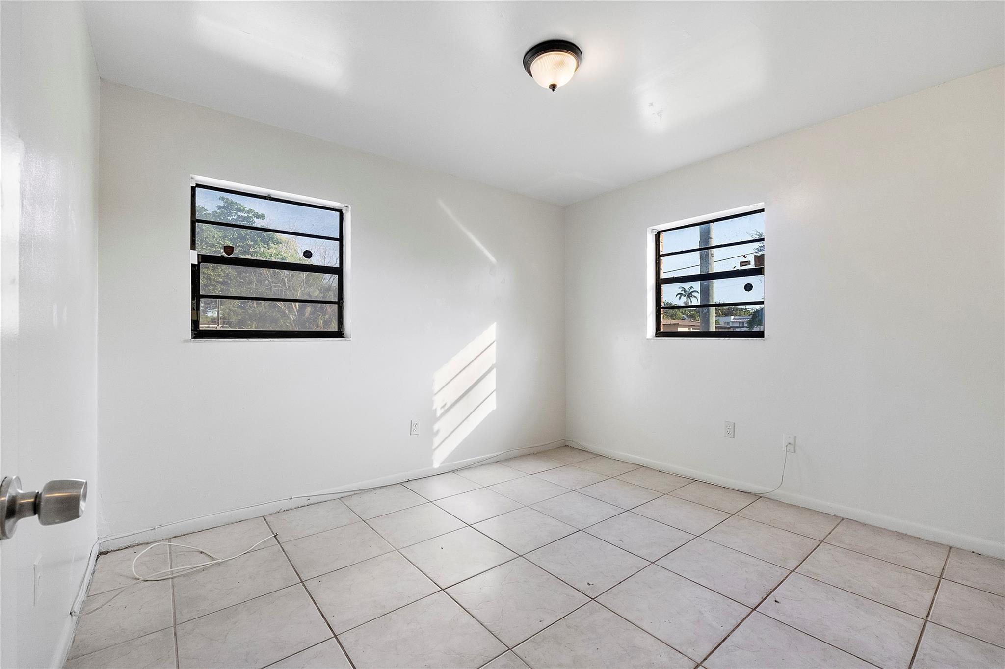 Lincoln Park Corr 5-2 B - Residential Lease