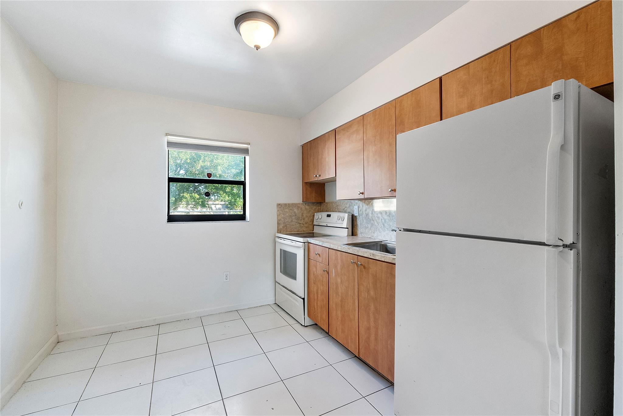 Lincoln Park Corr 5-2 B - Residential Lease