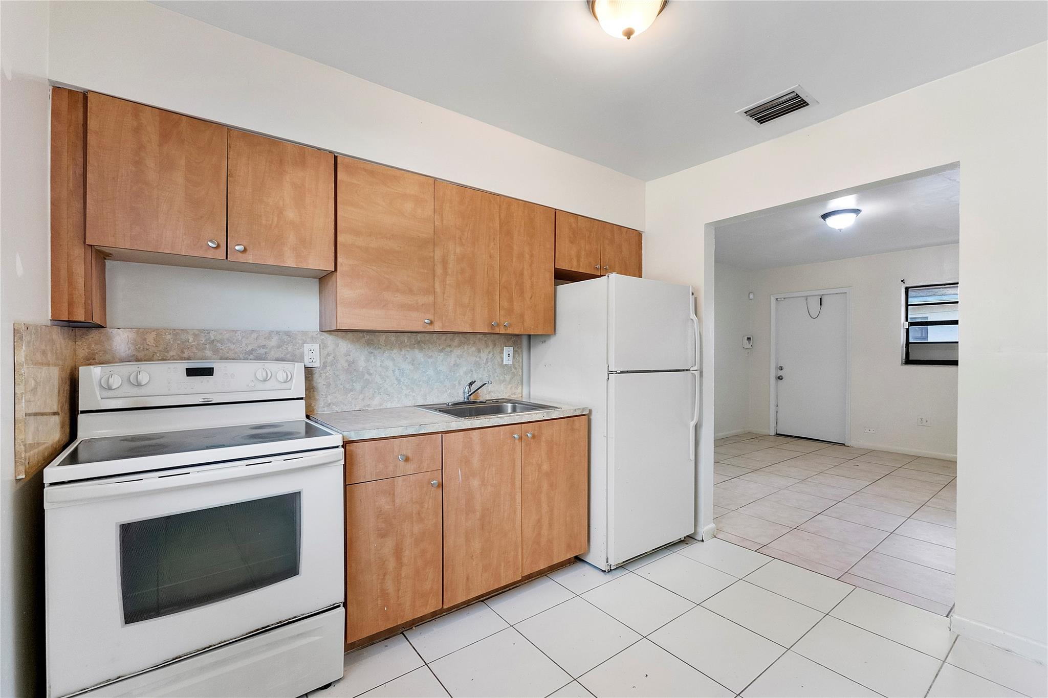 Lincoln Park Corr 5-2 B - Residential Lease