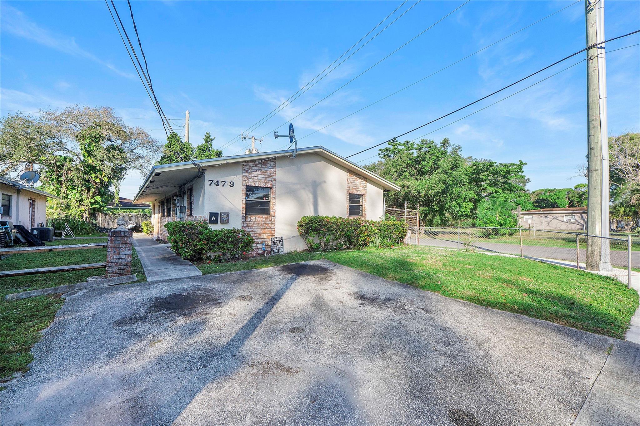 Lincoln Park Corr 5-2 B - Residential Lease