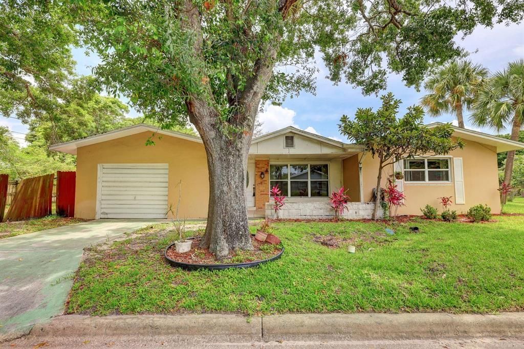 Photo of 1201 Texas Court, Fort Pierce, FL 34950 (MLS # R10808354)