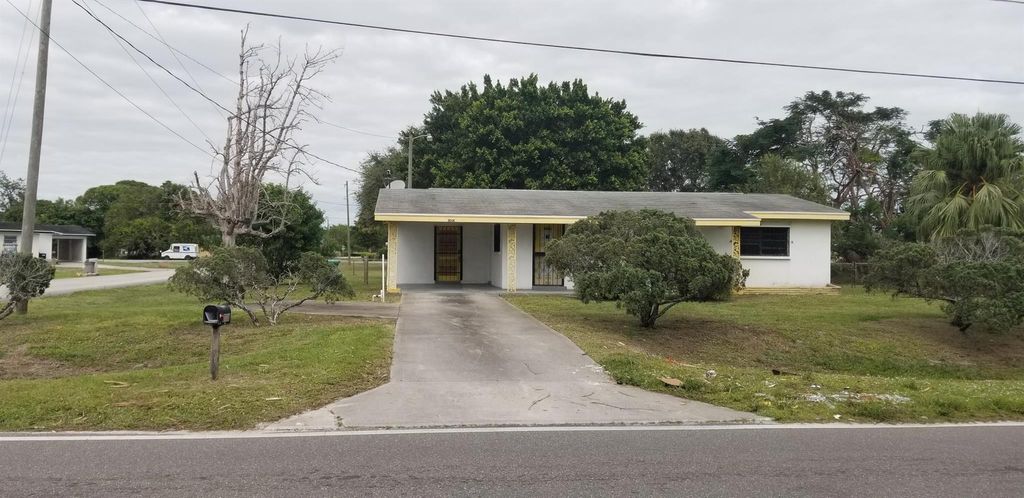 Photo of 3008 Avenue Q, Fort Pierce, FL 34947 (MLS # R11037591)