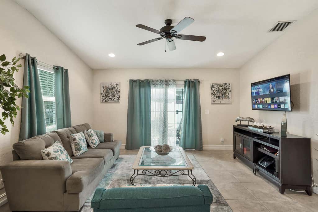 Photo of 3021 NW 21st Court, Fort Lauderdale, FL 33311 (MLS # B26057865)