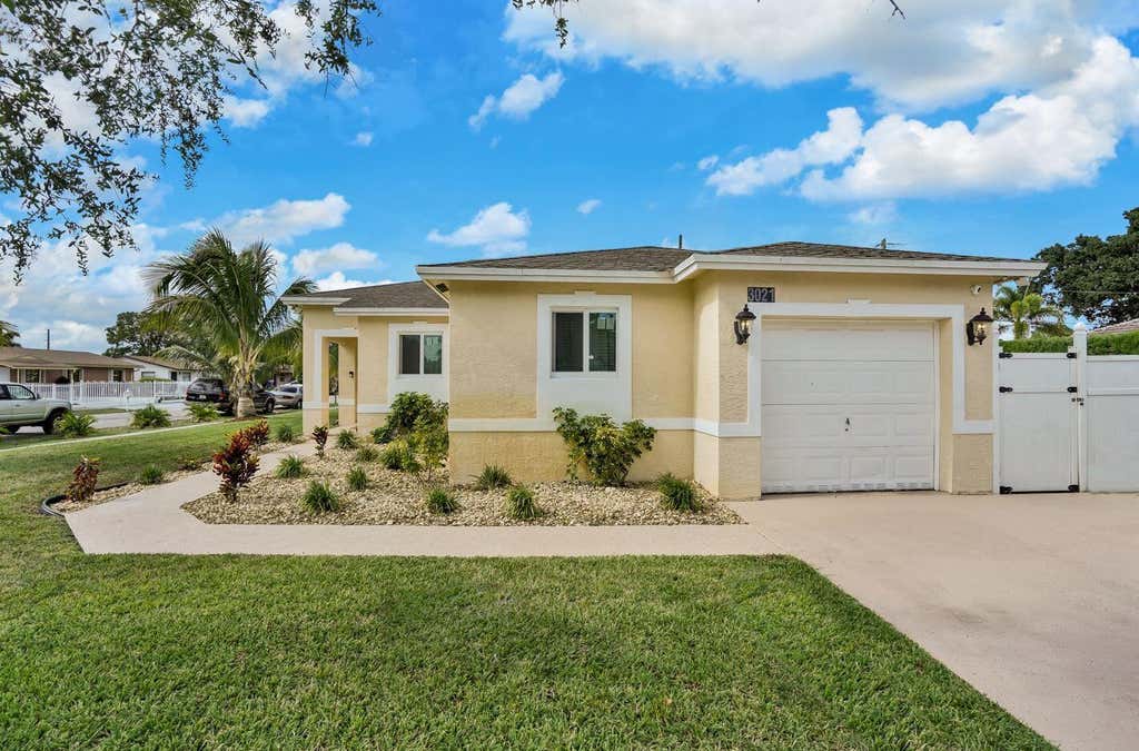 Photo of 3021 NW 21st Court, Fort Lauderdale, FL 33311 (MLS # B26057865)