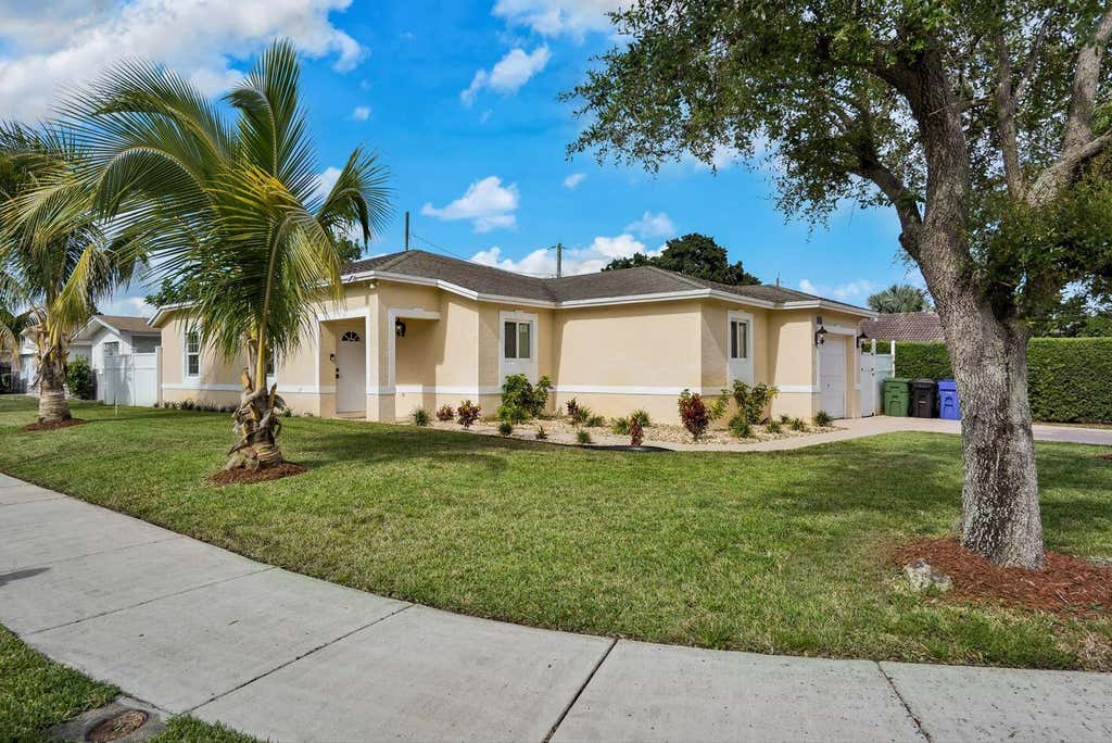 Photo of 3021 NW 21st Court, Fort Lauderdale, FL 33311 (MLS # B26057865)