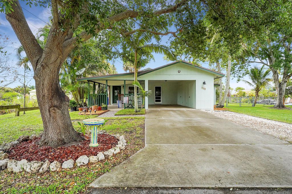 Photo of 433 SW 35th Street, Palm City, FL 34990 (MLS # R10970941)