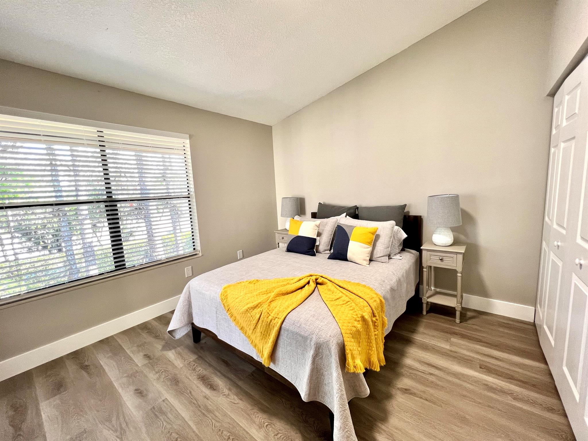 SHEFFIELD WOODS AT WELLINGTON CONDO - Residential