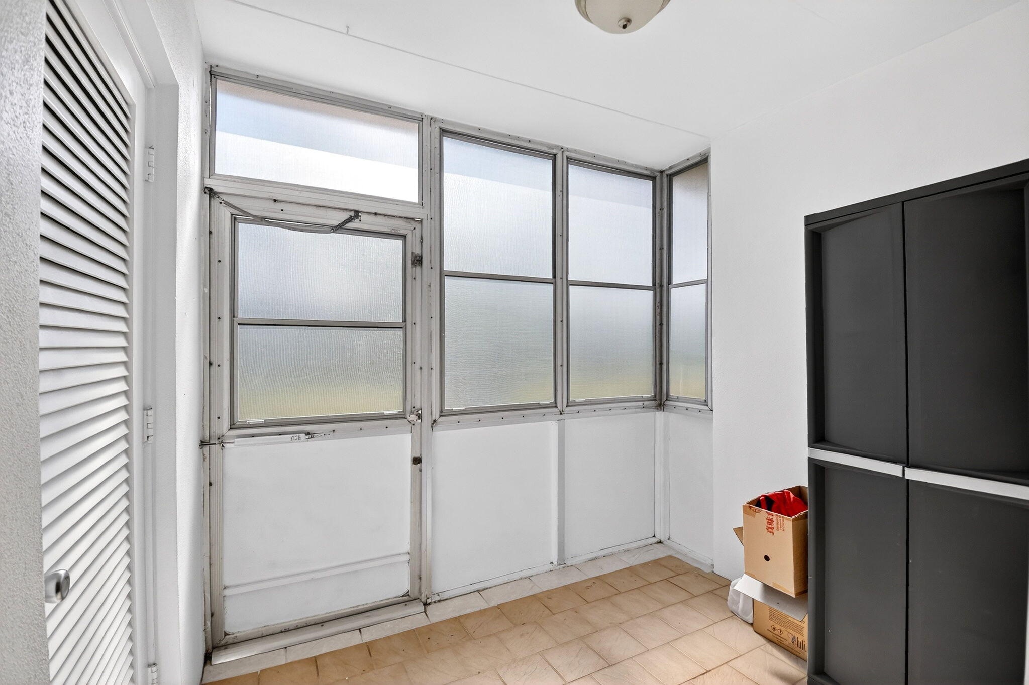 CRESTHAVEN VILLAS CONDO 26 - Residential