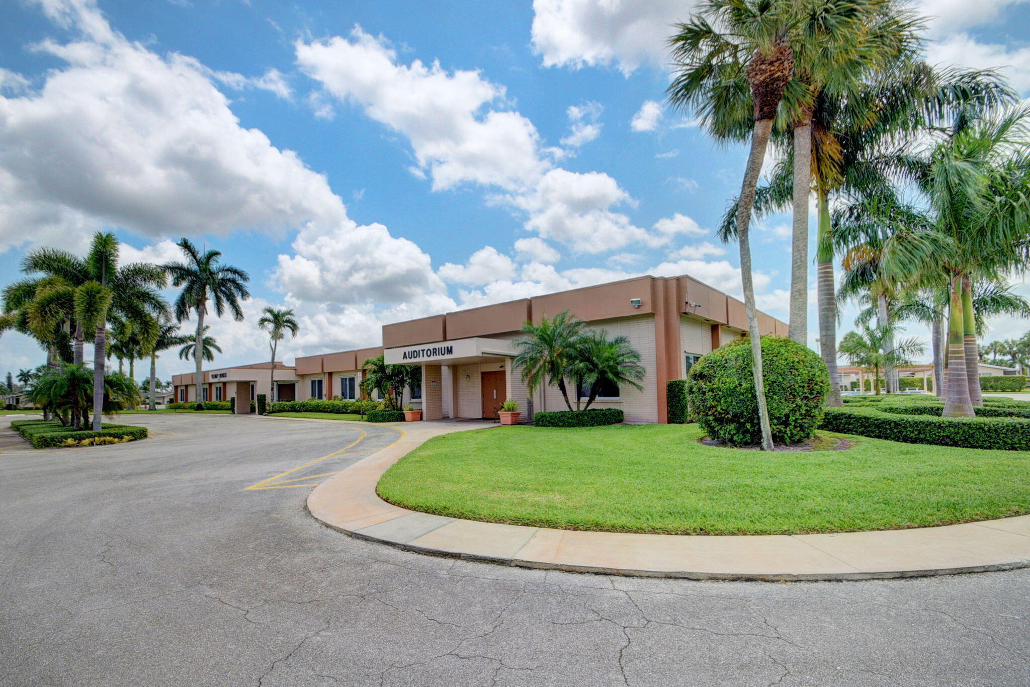 CRESTHAVEN VILLAS CONDO 26 - Residential