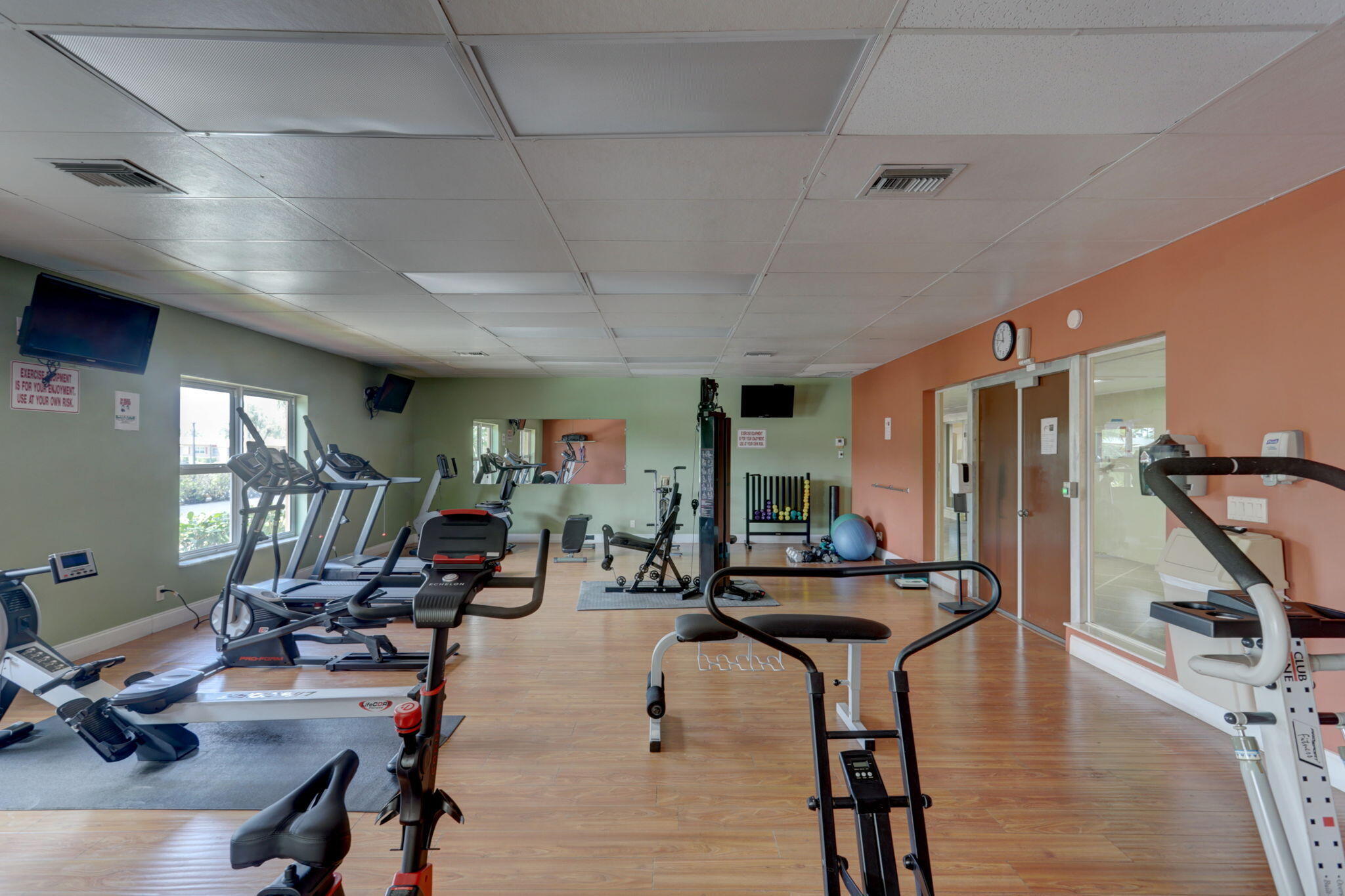 CRESTHAVEN VILLAS CONDO 26 - Residential