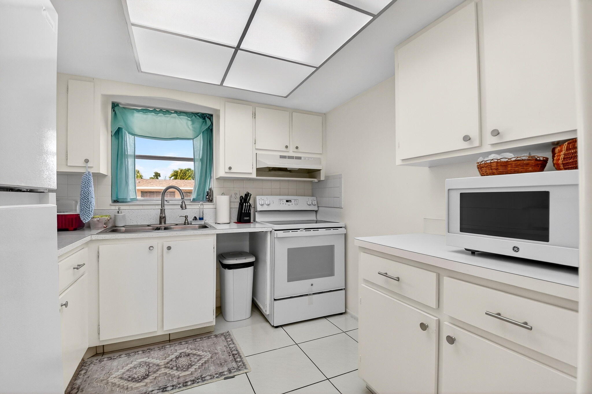 CRESTHAVEN VILLAS CONDO 26 - Residential