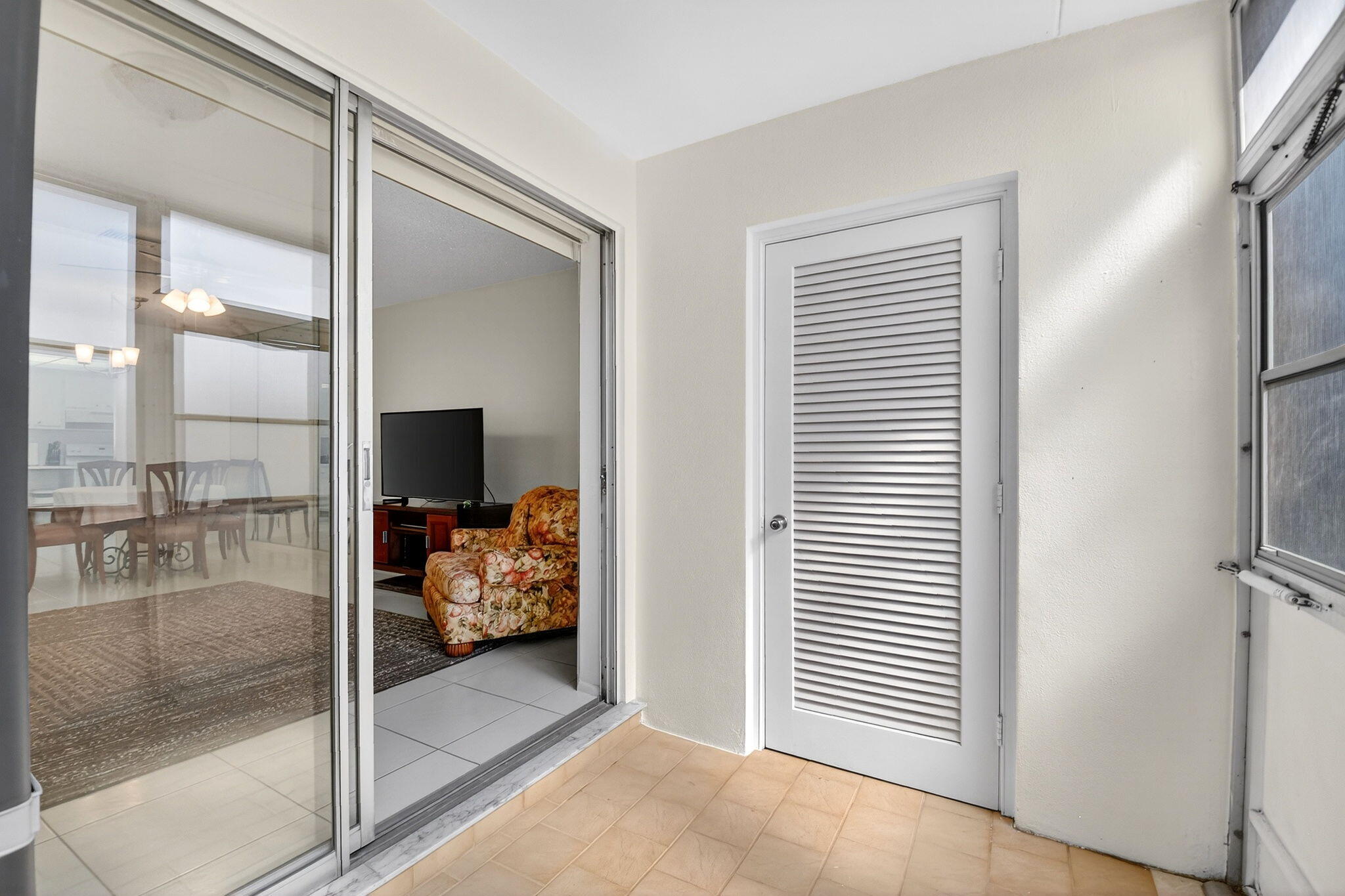 CRESTHAVEN VILLAS CONDO 26 - Residential