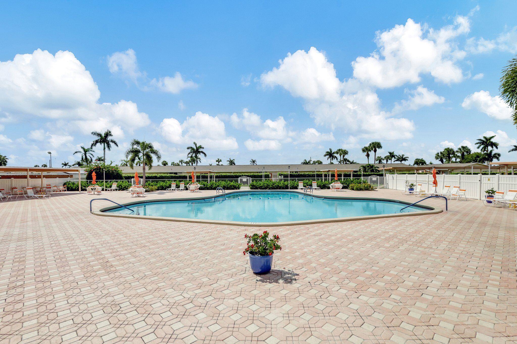 CRESTHAVEN VILLAS CONDO 26 - Residential