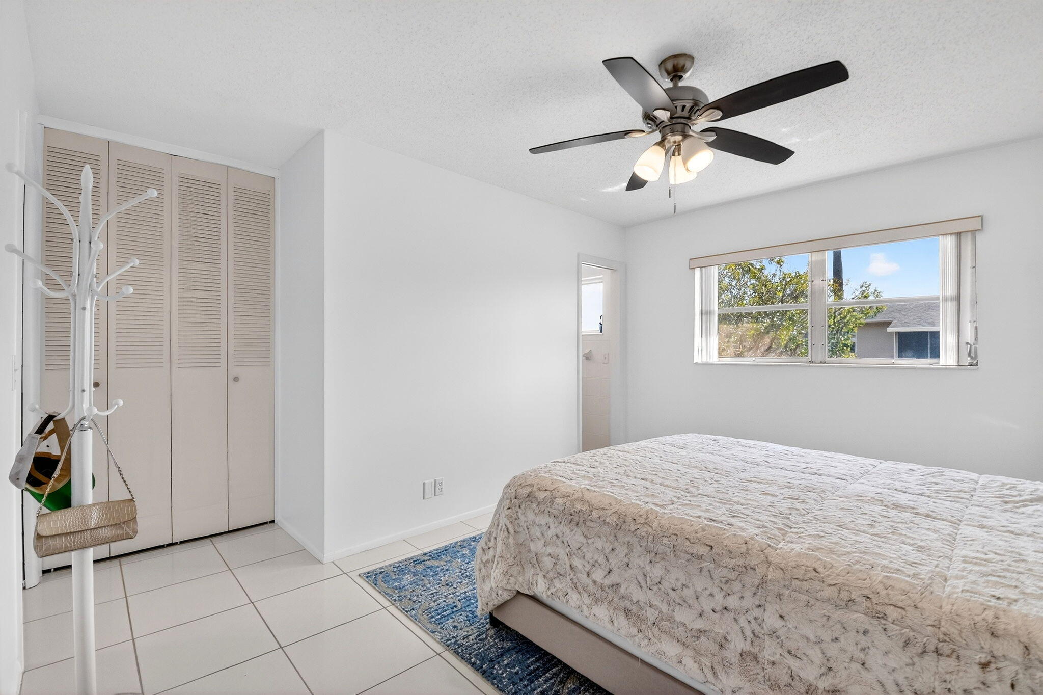 CRESTHAVEN VILLAS CONDO 26 - Residential