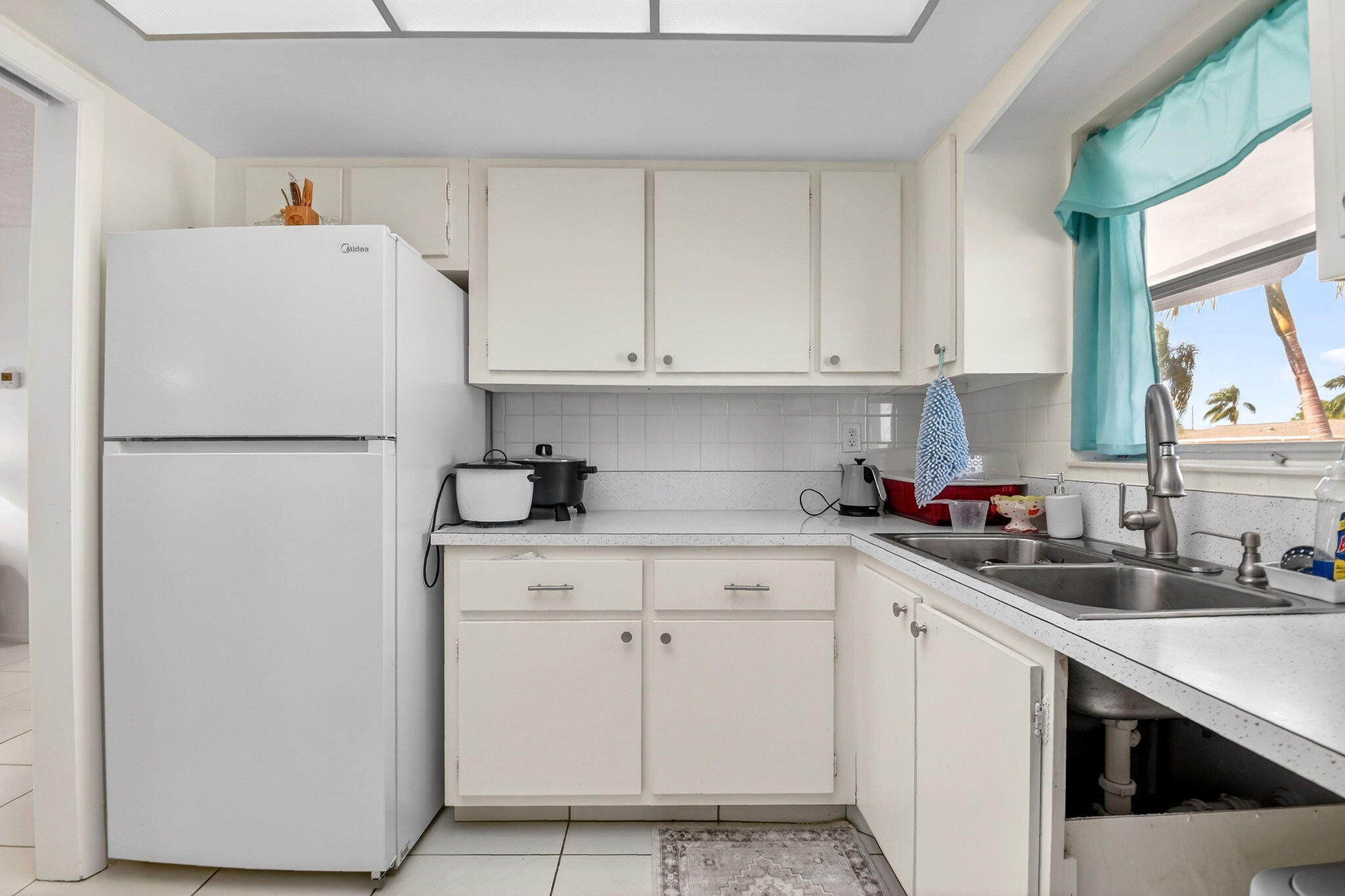 CRESTHAVEN VILLAS CONDO 26 - Residential