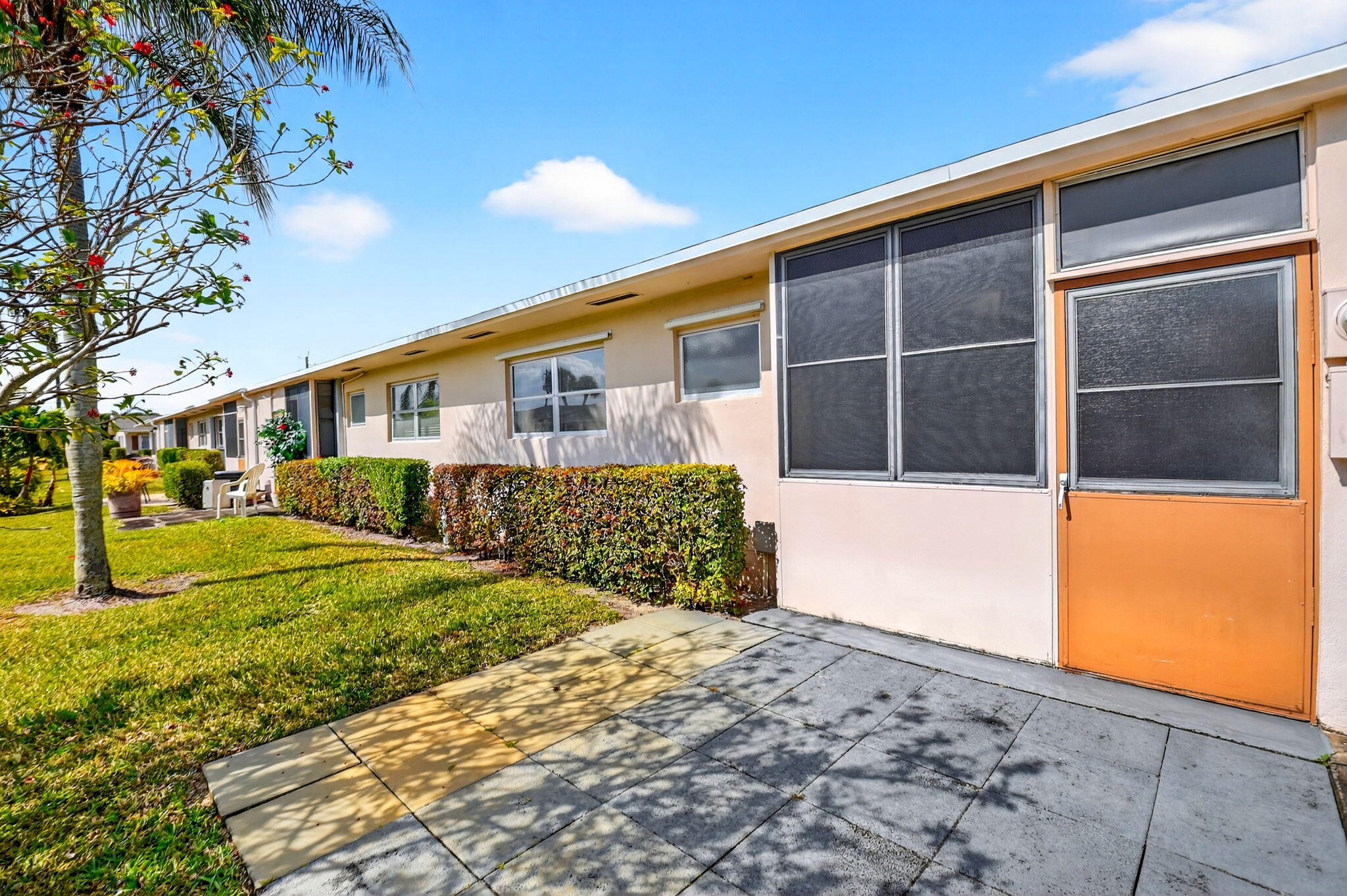 CRESTHAVEN VILLAS CONDO 26 - Residential