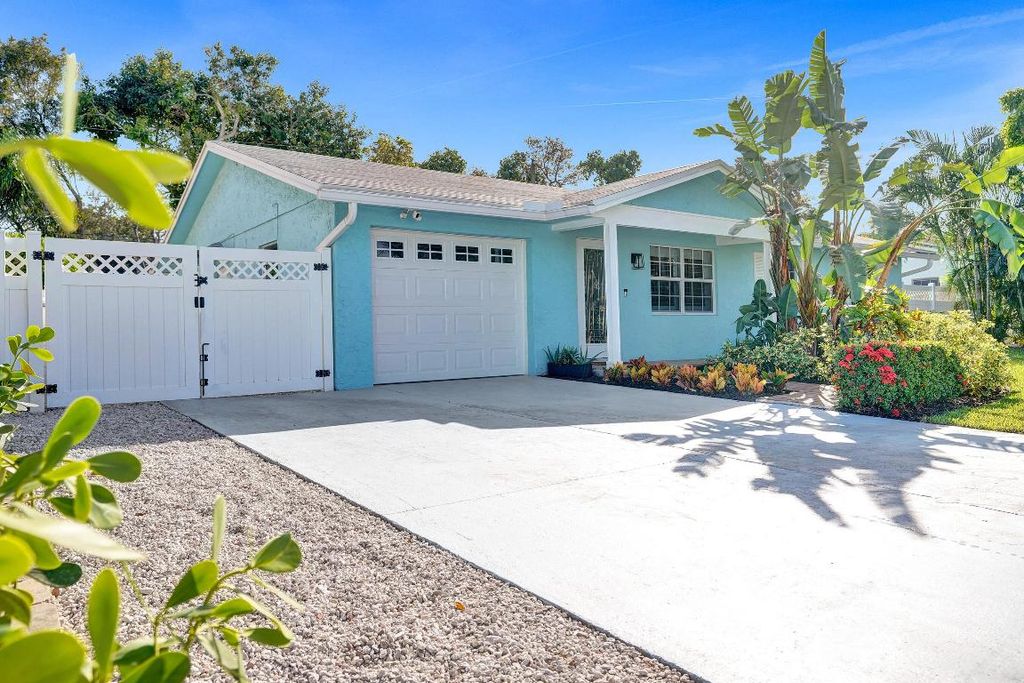 Photo of 2587 Jaeger Drive, Delray Beach, FL 33444 (MLS # R11024737)