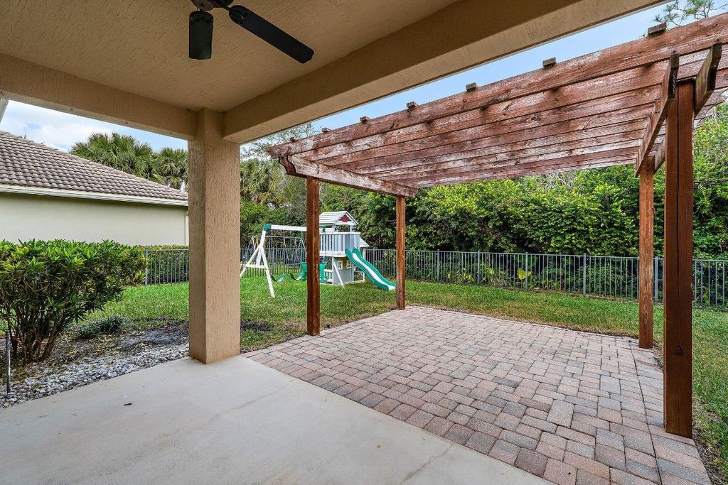 Photo of 5903 SE Crooked Oak Avenue, Hobe Sound, FL 33455 (MLS # R11154202)