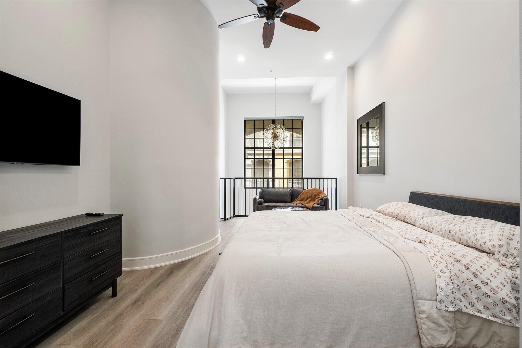 ONE CITY PLAZA CONDO - Residential