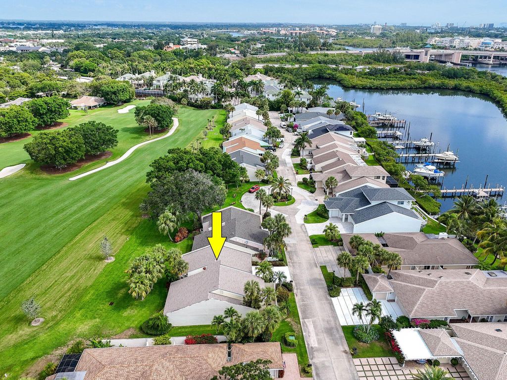 Photo of 17187 Bay Street, Jupiter, FL 33477 (MLS # R11093723)