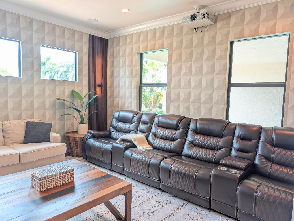 ROYAL PALM POLO - Residential Lease