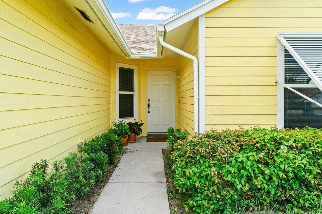 Photo of 6076 Lucerne Street, Jupiter, FL 33458 (MLS # R11067424)