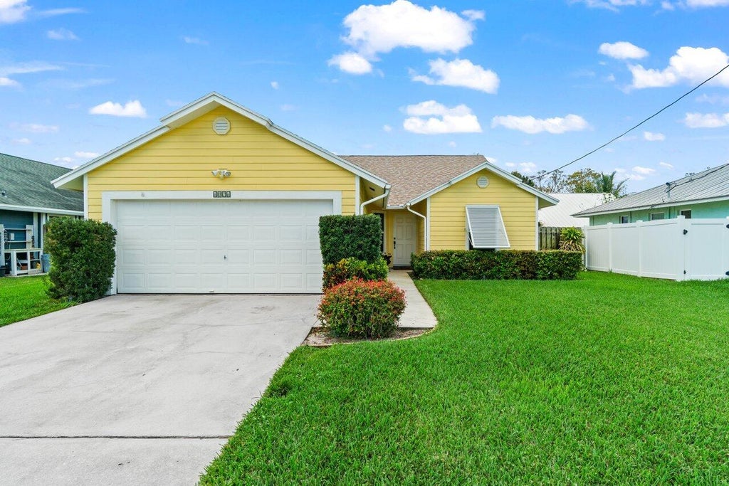 Photo of 6076 Lucerne Street, Jupiter, FL 33458 (MLS # R11067424)
