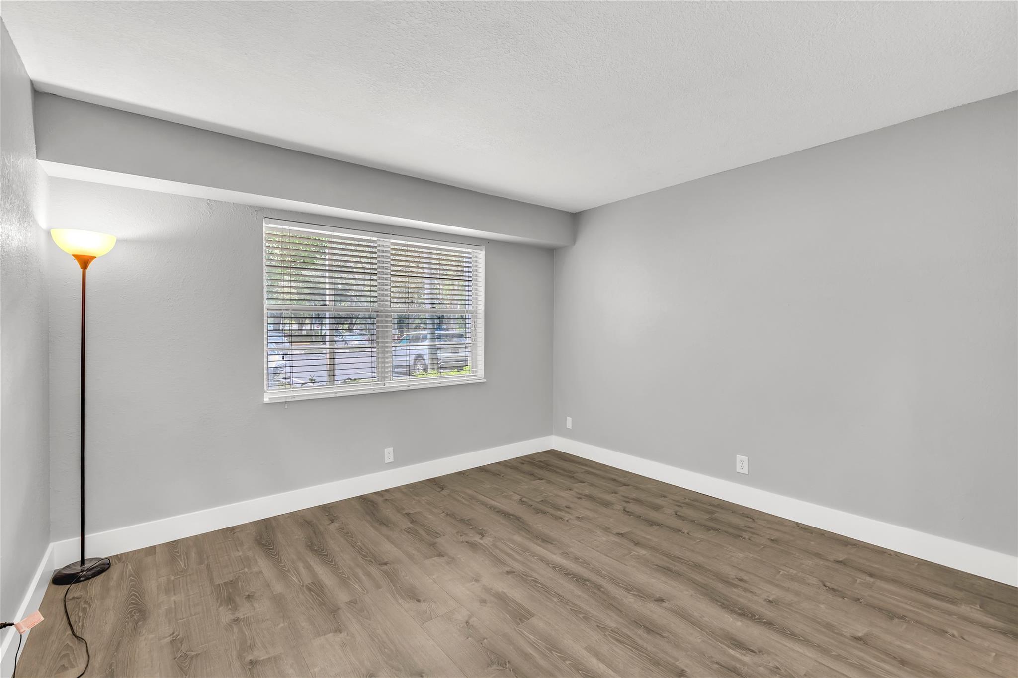 ROLLING HILLS GOLF & TENN - Residential