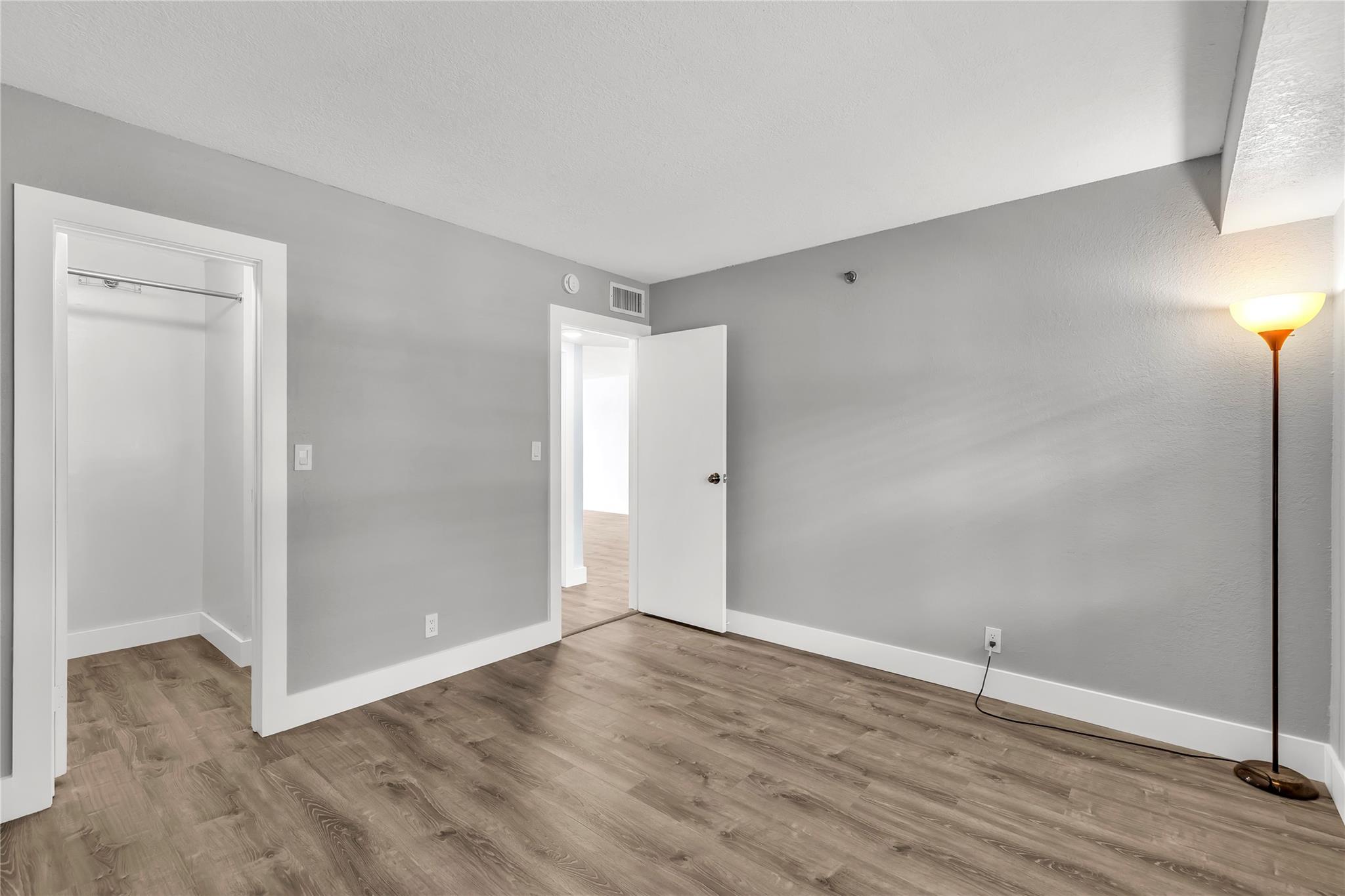 ROLLING HILLS GOLF & TENN - Residential