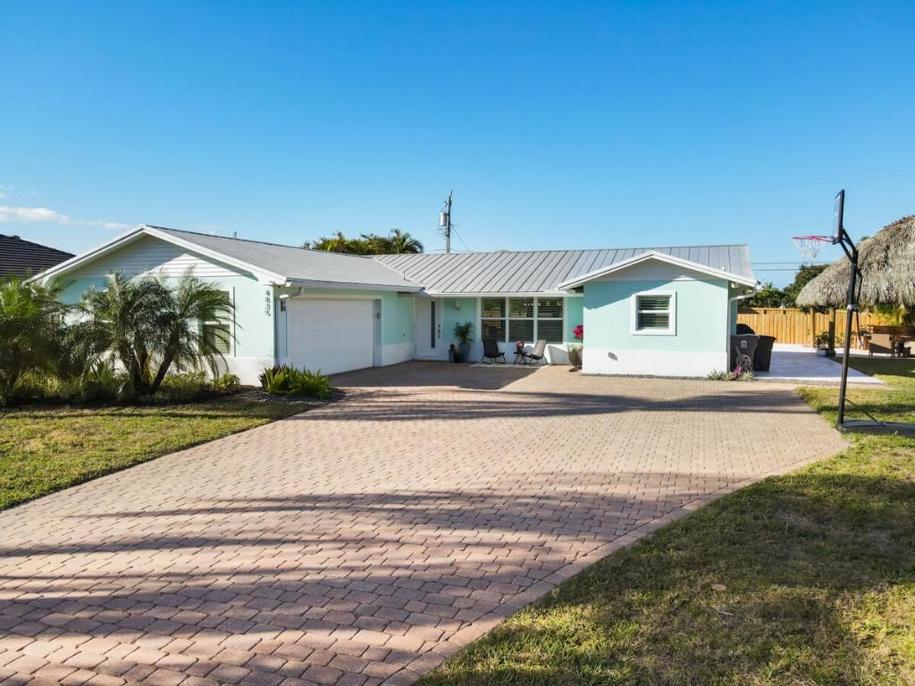 Photo of 4835 Bimini Road, Jupiter, FL 33469 (MLS # R10933872)