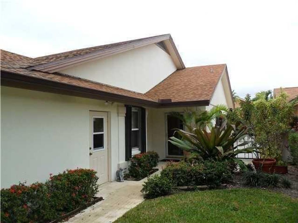 Photo of 100 Cape Pointe Circle, Jupiter, FL 33477 (MLS # R10706933)