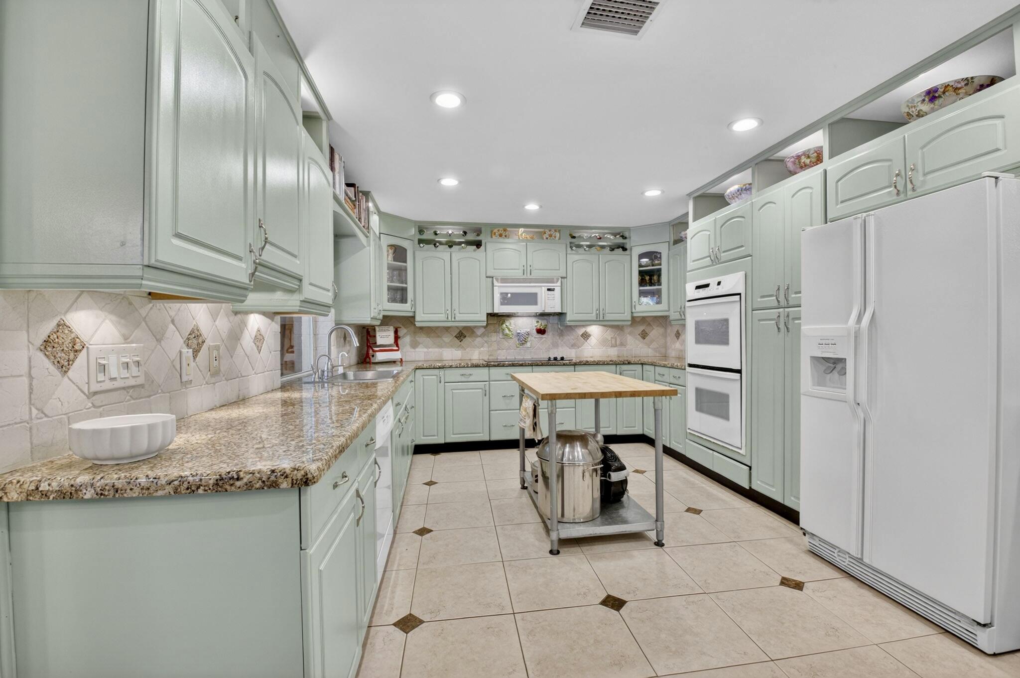 BOCA GREENS 1 - Residential