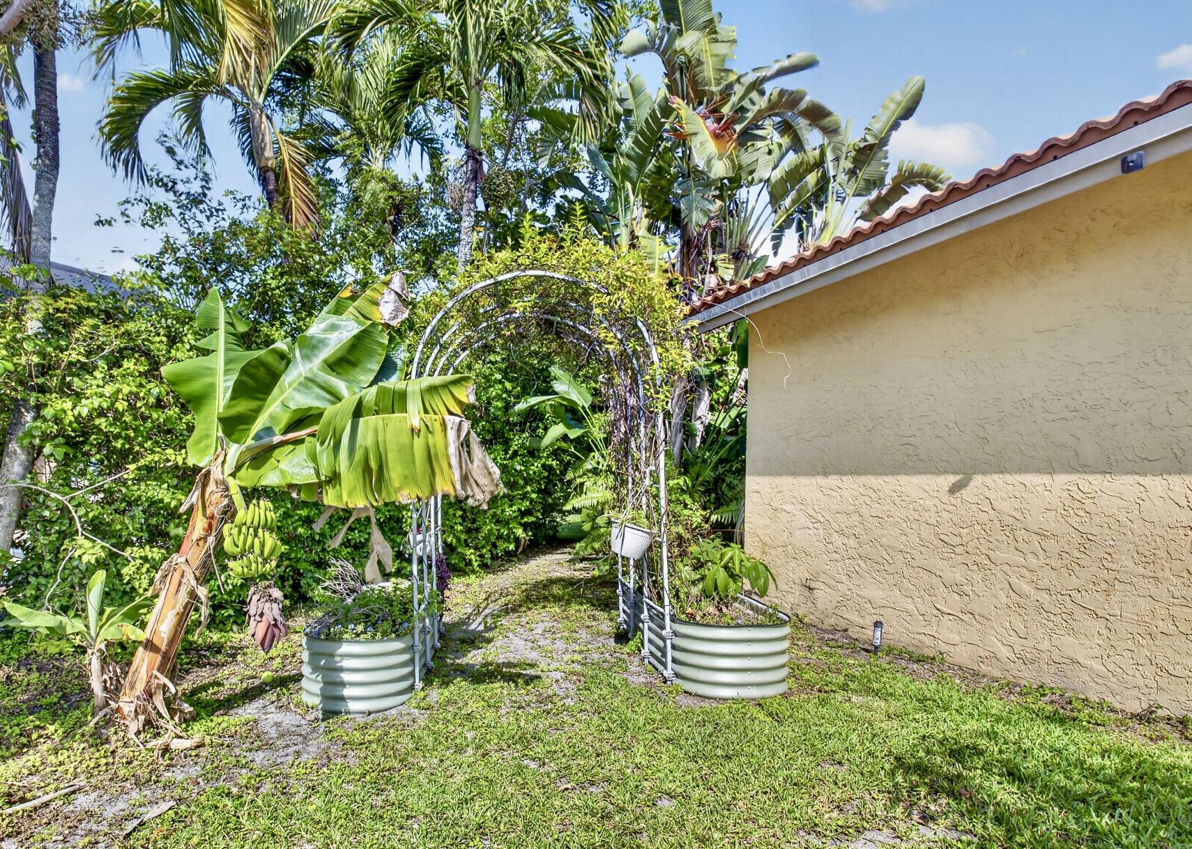 BOCA GREENS 1 - Residential