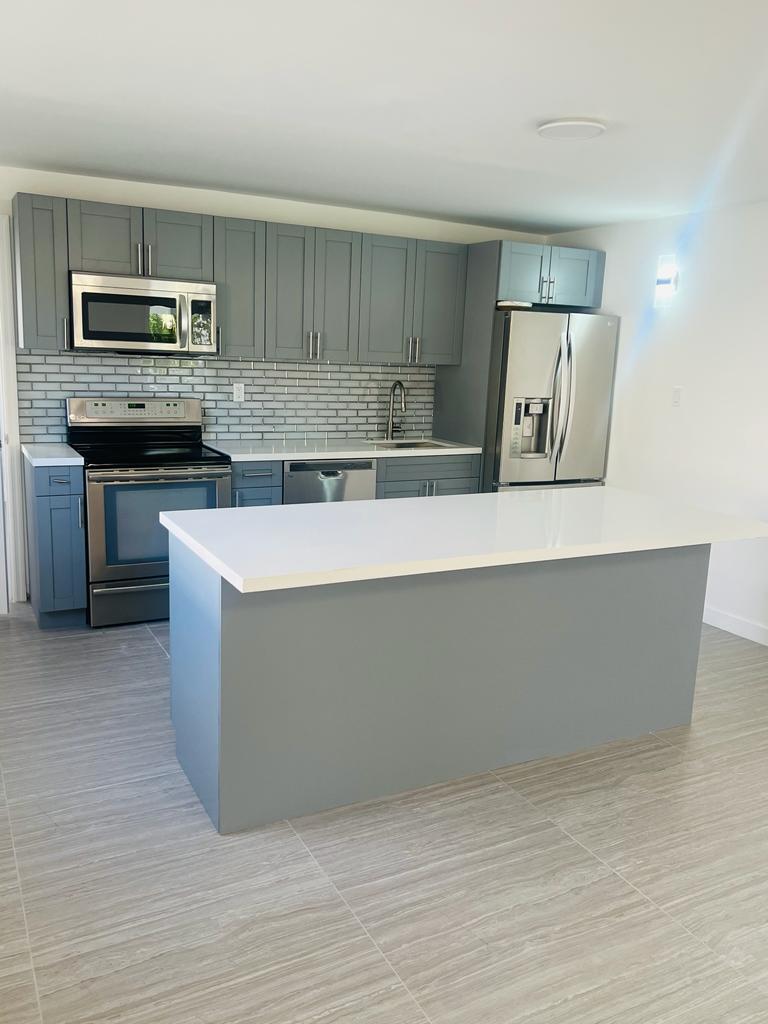 REMODELED CORNER HOUSE - 2 BEDROOM/ 2 BATHROOM UNIT OVER 1250 SQ.FT. WASHER AND DRYER. STAINLESS STEEL APPLIANCES, BREAKFAST AREA DINING ROOM, LIVING ROOM, WALK IN CLOSETS. PET FRIENDLY COMMUNITY. VERY PEACEFUL NEIGHBORHOOD. PLENTY OF WILDLIFE. EASY TO SHOW. NEAR GOLF COURSE & GREYNOLDS PARK. ONLY A FIVE MINUTES DRIVE TO THE BEACH, OLETA PARK AND SHOPPING MALLS.