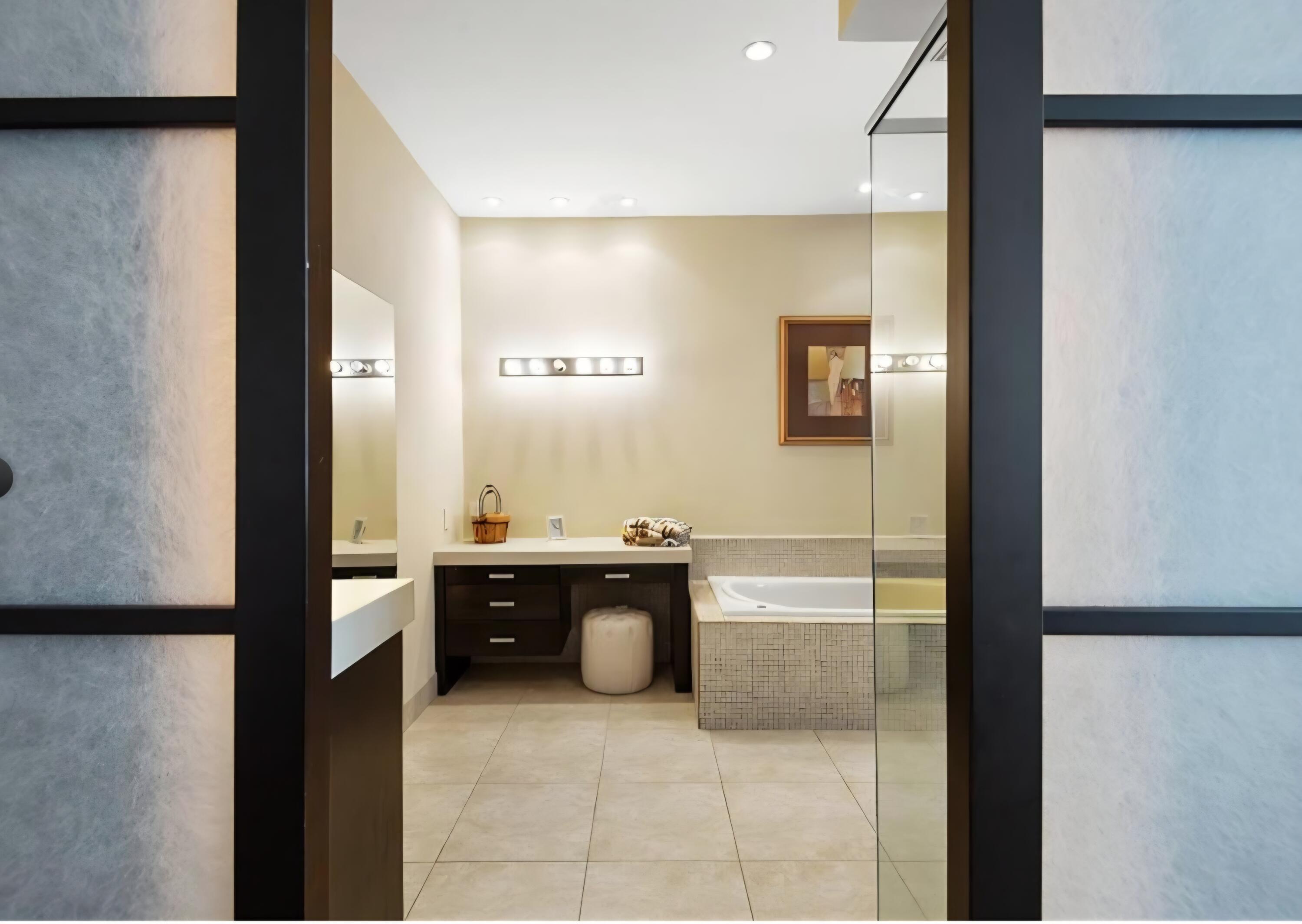 COMMODORE CONDO - Residential Lease
