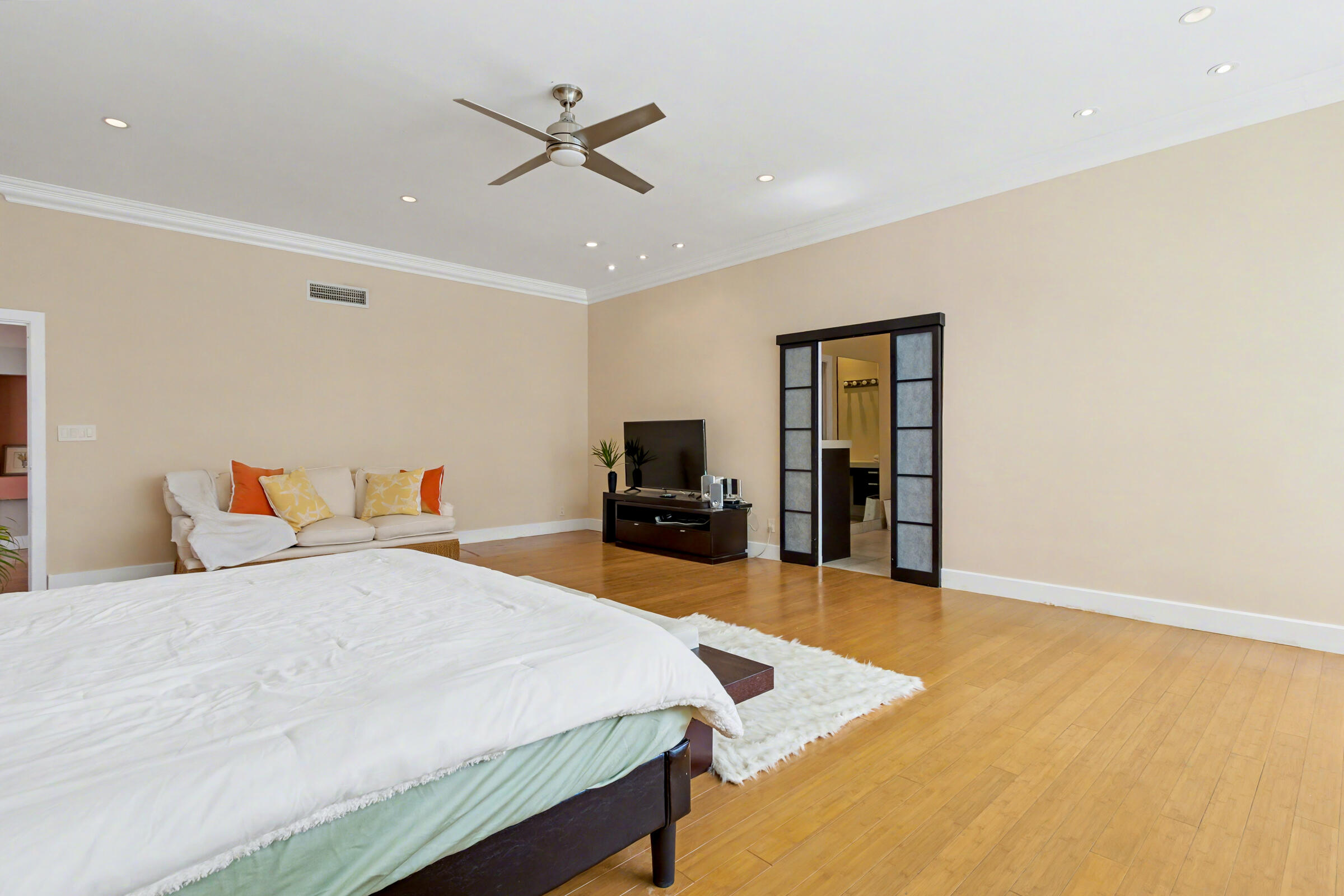 COMMODORE CONDO - Residential Lease