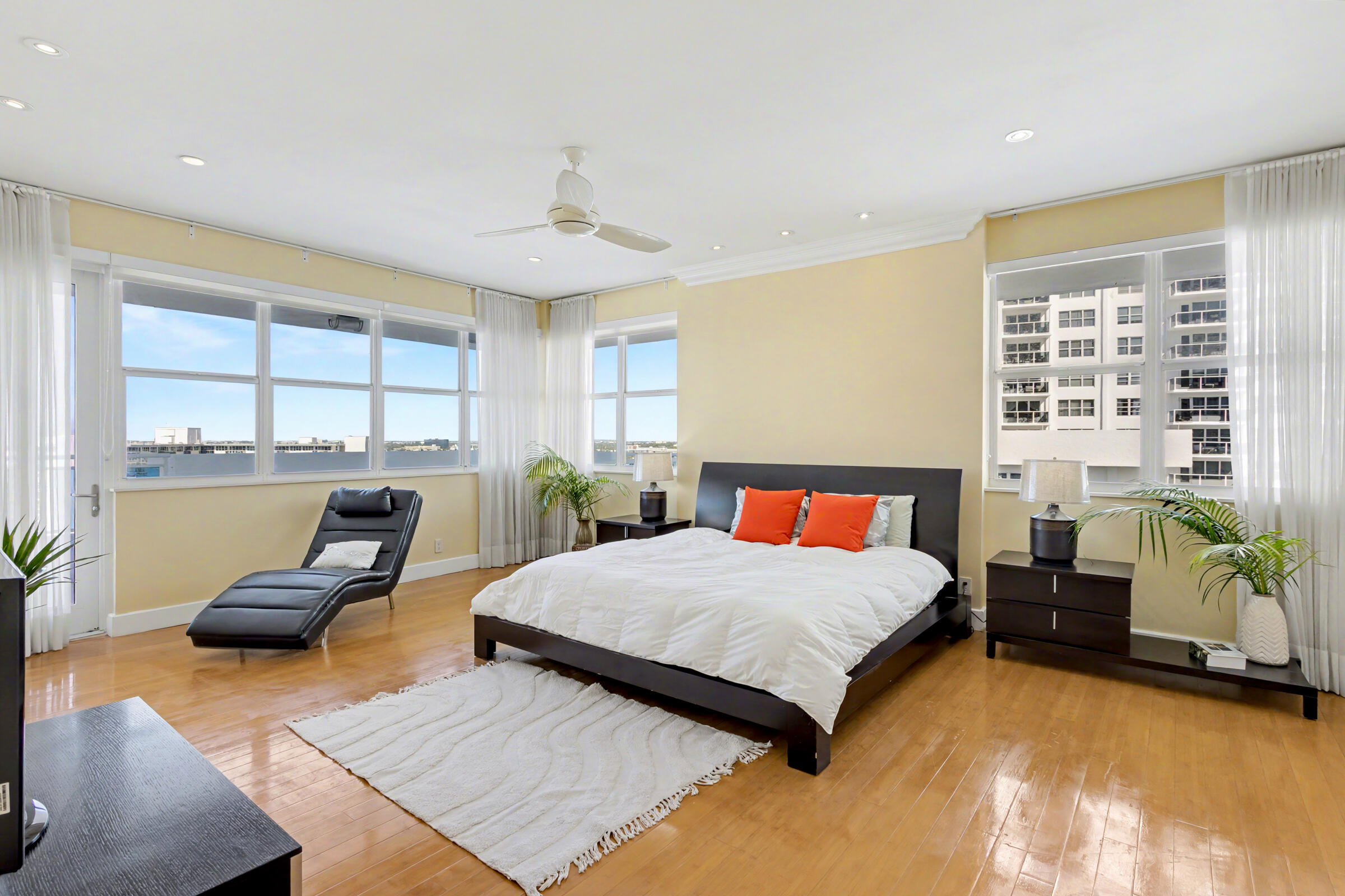 COMMODORE CONDO - Residential Lease