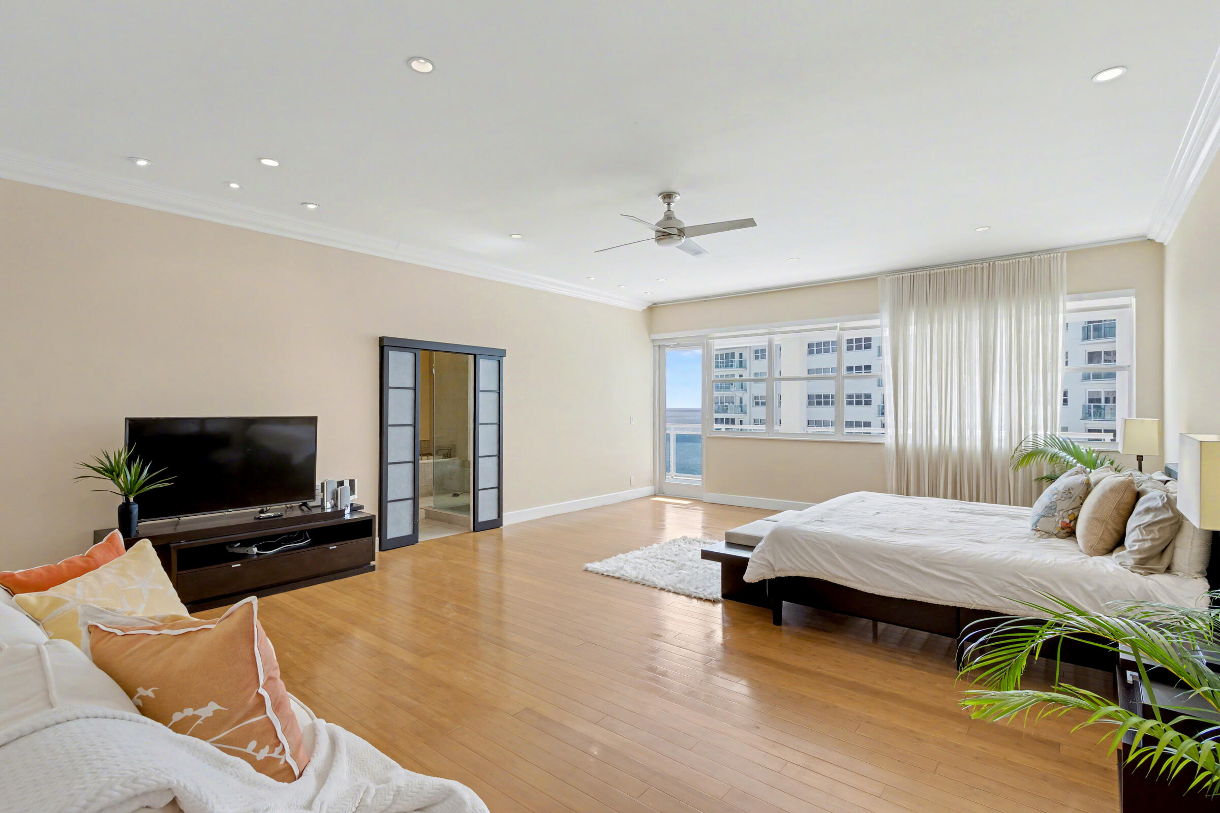 COMMODORE CONDO - Residential Lease