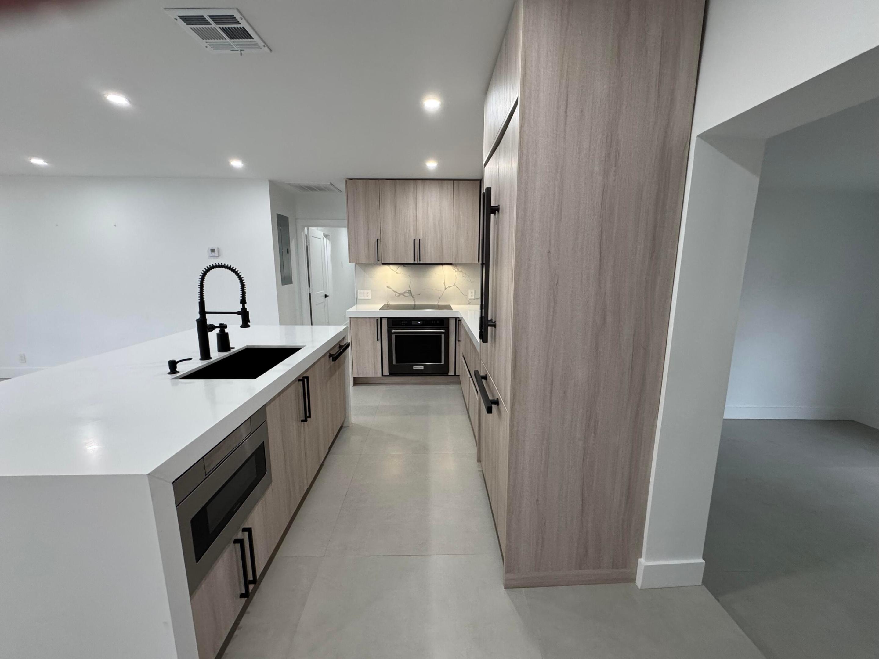 BOCA RATON SQUARE - Residential Lease