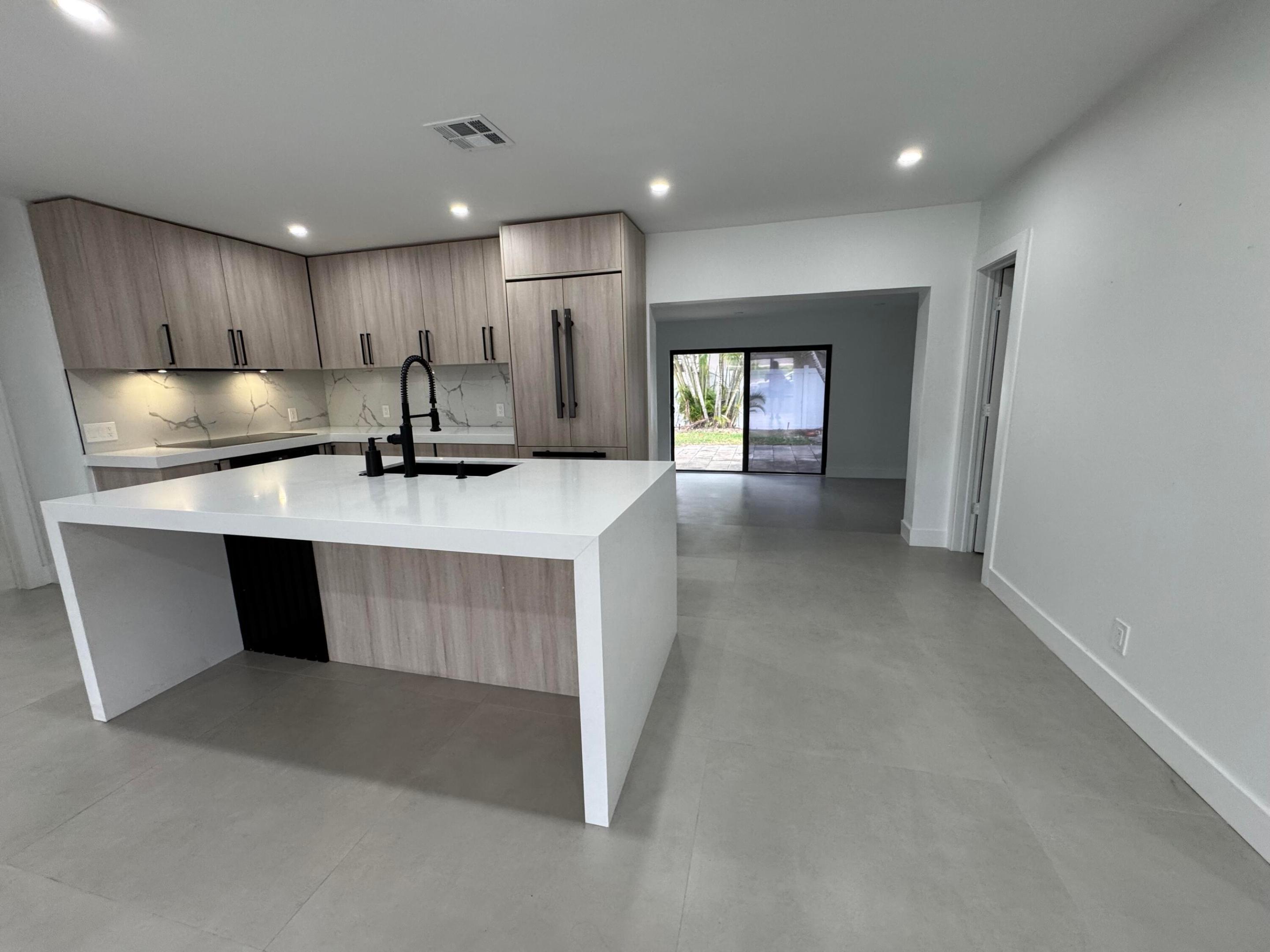 BOCA RATON SQUARE - Residential Lease