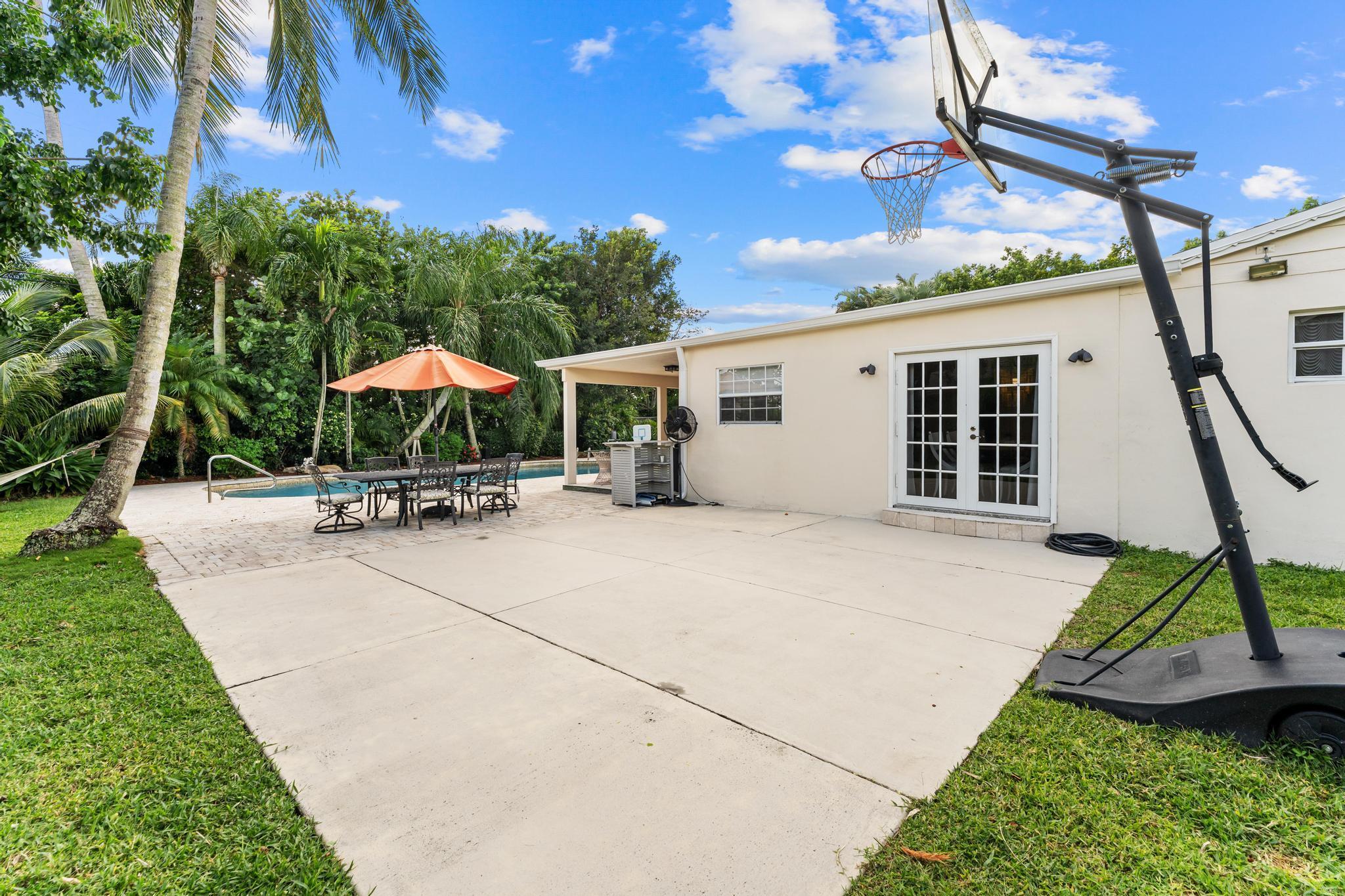 DEXTERS SUB IN - Residential