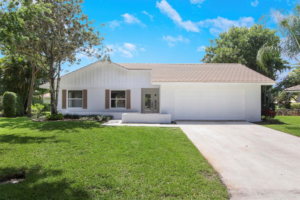 Photo of 8 Bannock Road, Palm Beach Gardens, FL 33418 (MLS # R11008470)